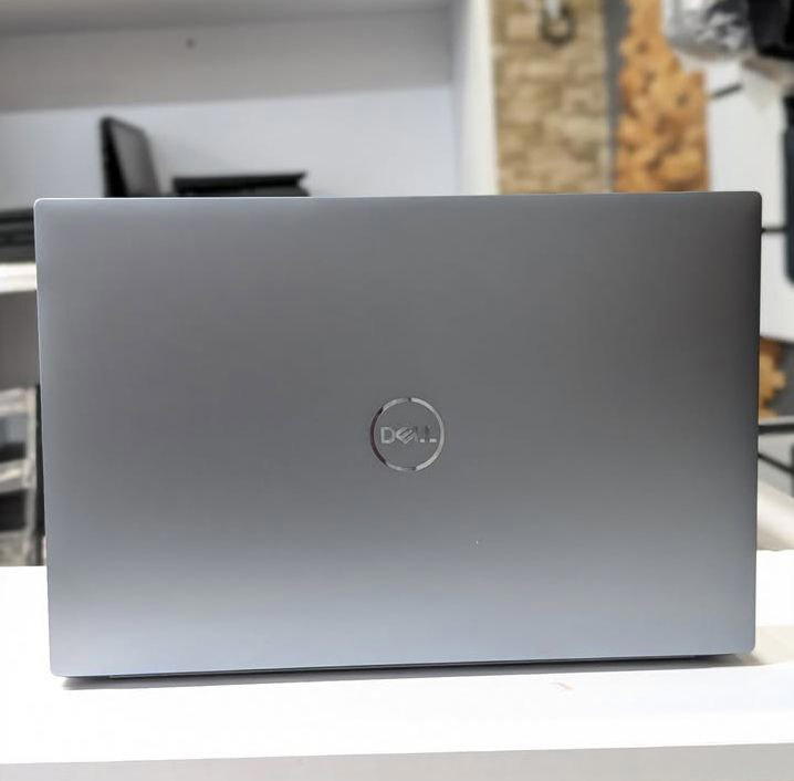 Dell Precision 5550  Preview Image