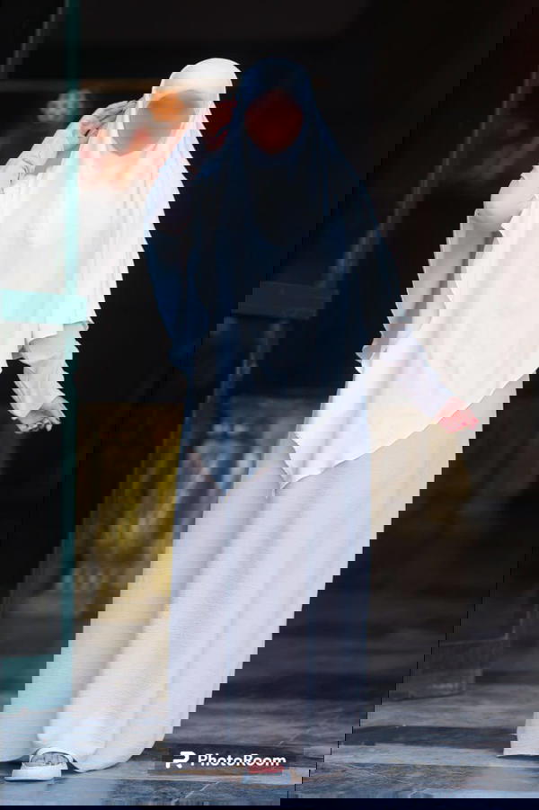 خمار فرنسي مثلث Image 1 Preview