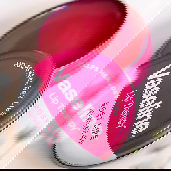 مرطب شفة فازلين Vaseline lip moisturiser Image 1 Preview