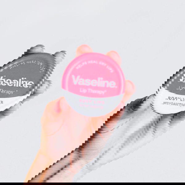 مرطب شفة فازلين Vaseline lip moisturiser Image 4 Preview