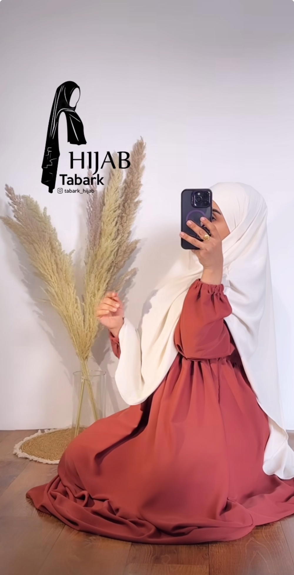 حجاب اوف وايت وفستان حني  Preview Image