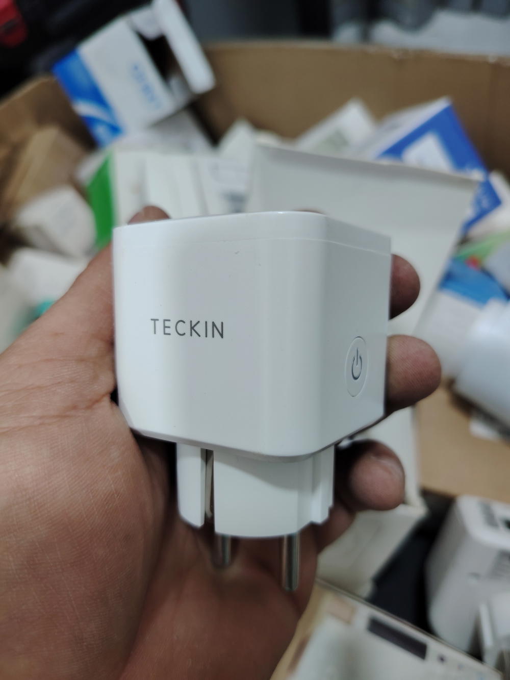بلك سمارت ماركة Teckin ينربط مع موبايل تكدر اطفي و تشغله من اي مكان Preview Image