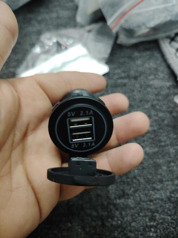 شاحن موبايل يستخدم فط مشاريع او للقوارب وسيارة  Image 1 Preview