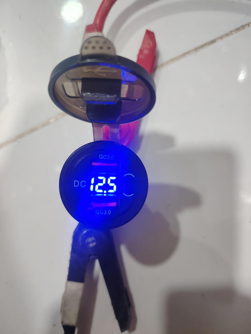 شاحن سريع 3.0 مع شاشه فولتيه  Preview Image