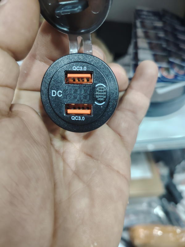 شاحن سريع 3.0 مع شاشه فولتيه  Image 2 Preview