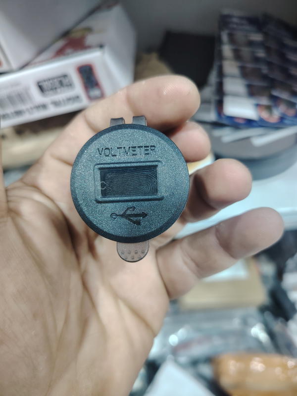 شاحن سريع 3.0 مع شاشه فولتيه  Image 3 Preview