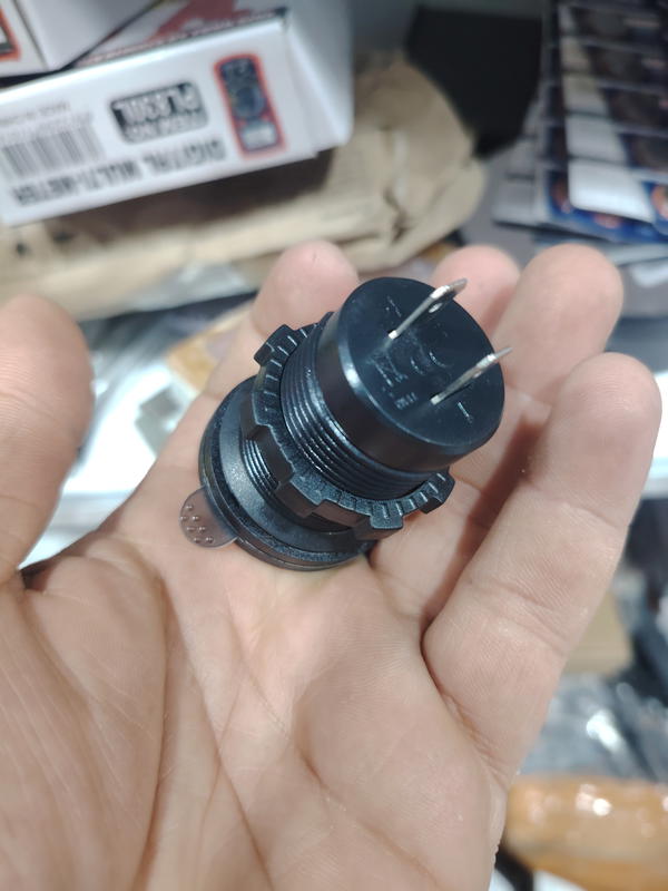 شاحن سريع 3.0 مع شاشه فولتيه  Image 4 Preview