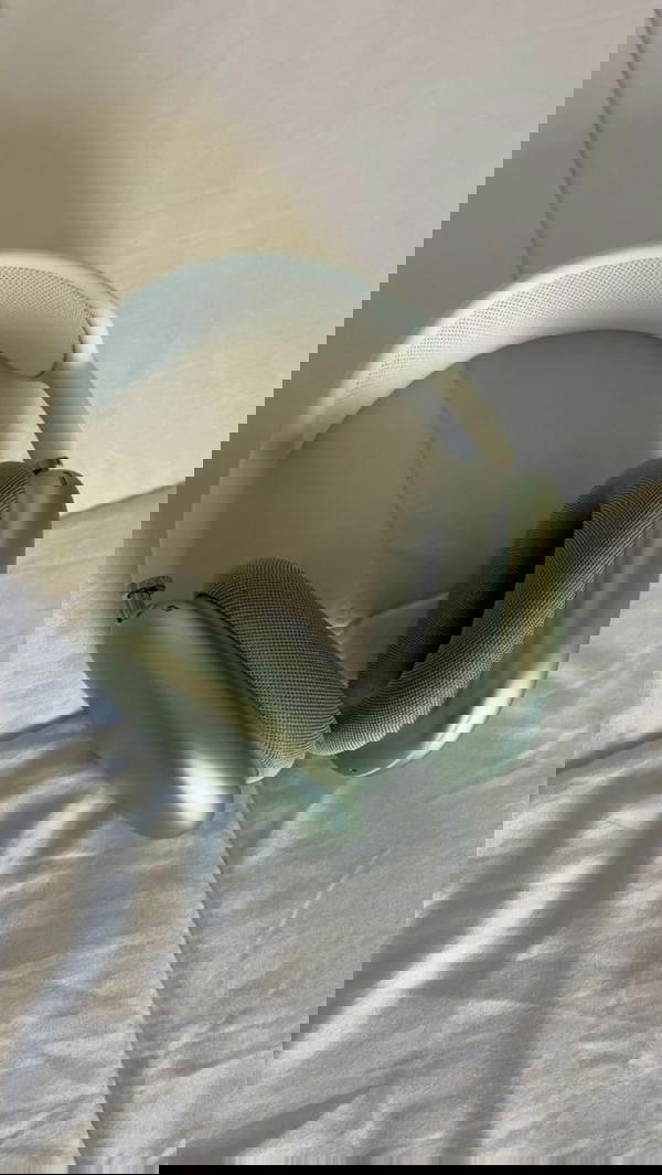 AirPods Max green  Image 2 Preview