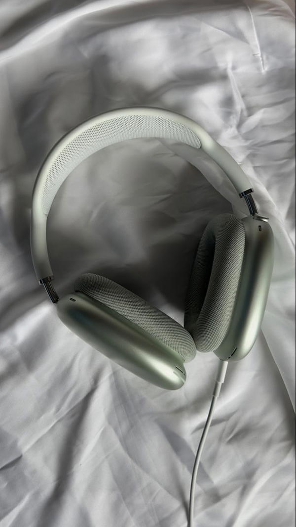 AirPods Max green  Image 3 Preview