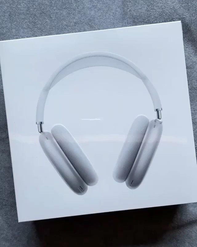 AirPods Max white  Preview Image