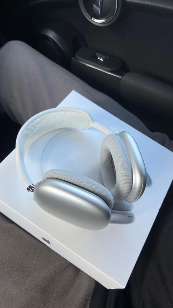 AirPods Max white  Image 2 Preview