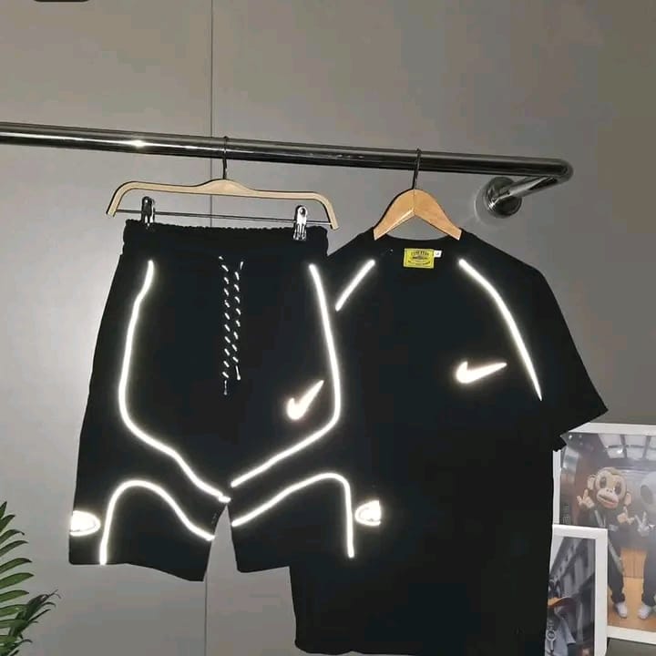 ترنج شورت نايك شريط بينور Preview Image