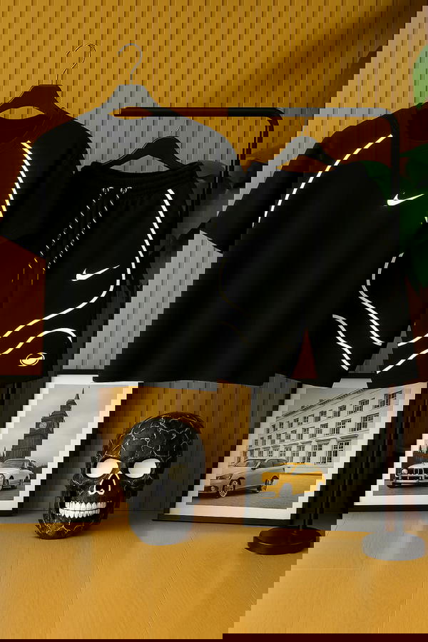 ترنج شورت نايك شريط بينور Image 3 Preview