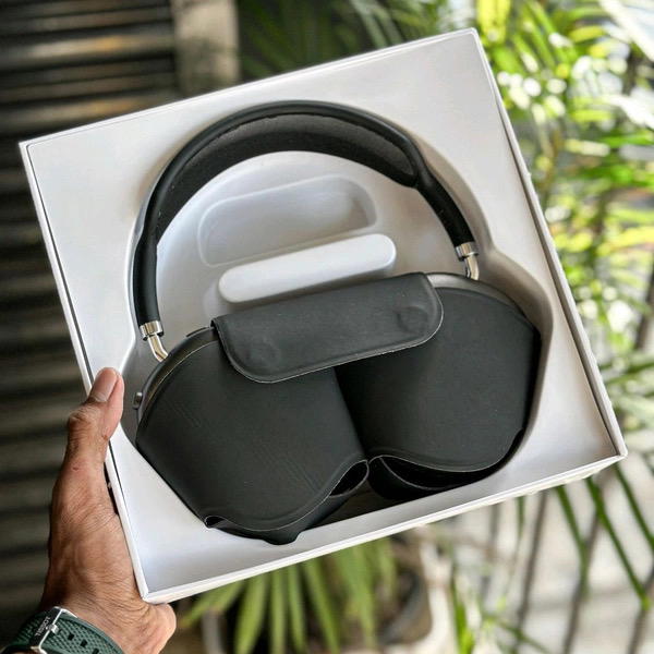 AirPods Max Black  Image 2 Preview