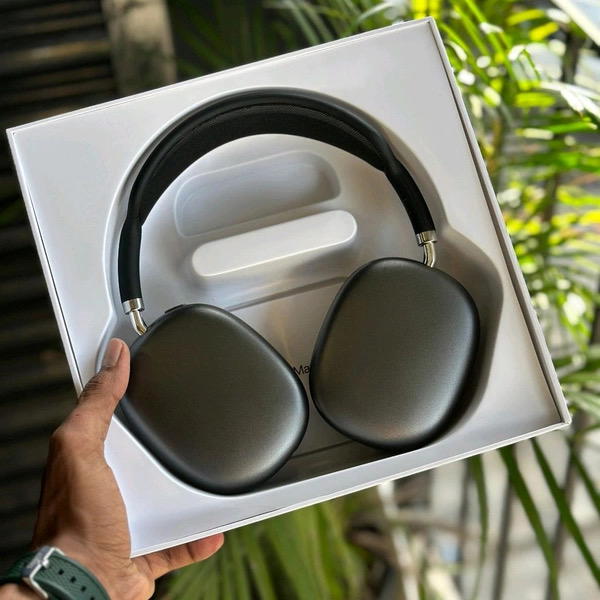 AirPods Max Black  Image 3 Preview