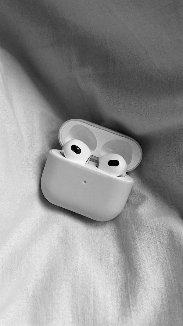 AirPods pro 3 Image 2 Preview