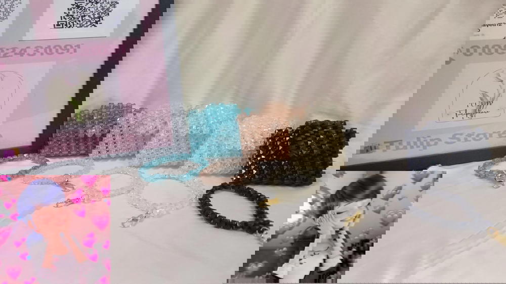 محفظة بخرز  Preview Image