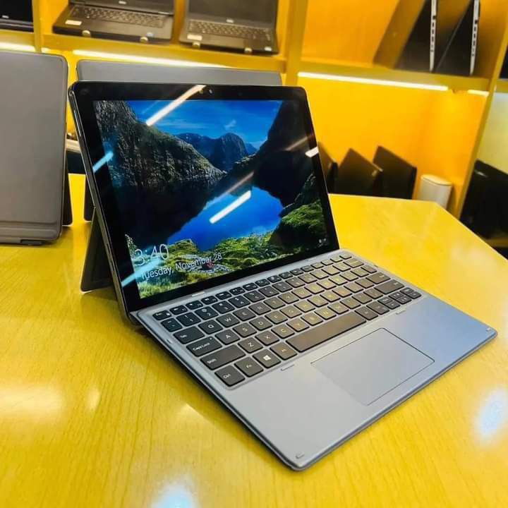 Dell latitude 7200 2in1 Preview Image