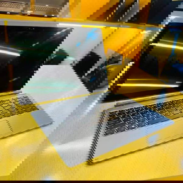Dell latitude 7200 2in1 Image 2 Preview