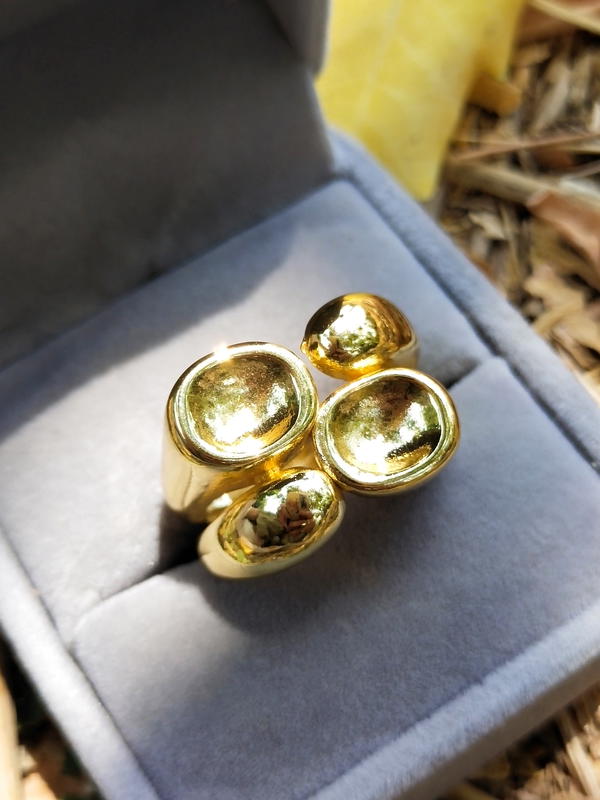 Chunky gold ring Image 2 Preview
