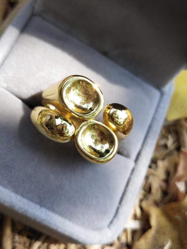 Chunky gold ring Image 3 Preview