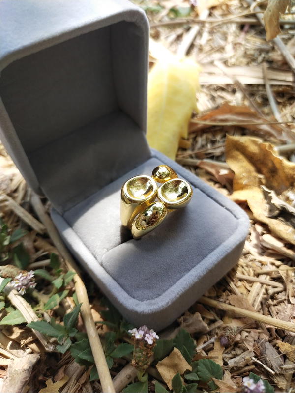 Chunky gold ring Image 4 Preview