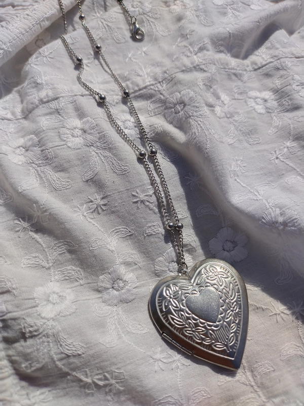 Locket necklace  Image 5 Preview