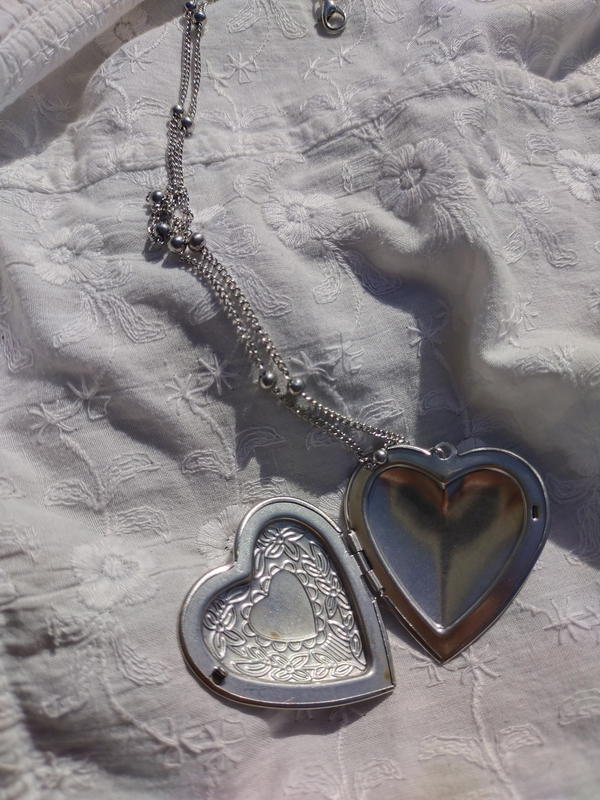 Locket necklace  Image 6 Preview