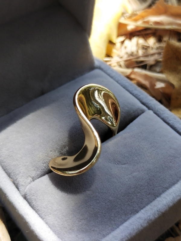 Wavy gold ring  Image 3 Preview