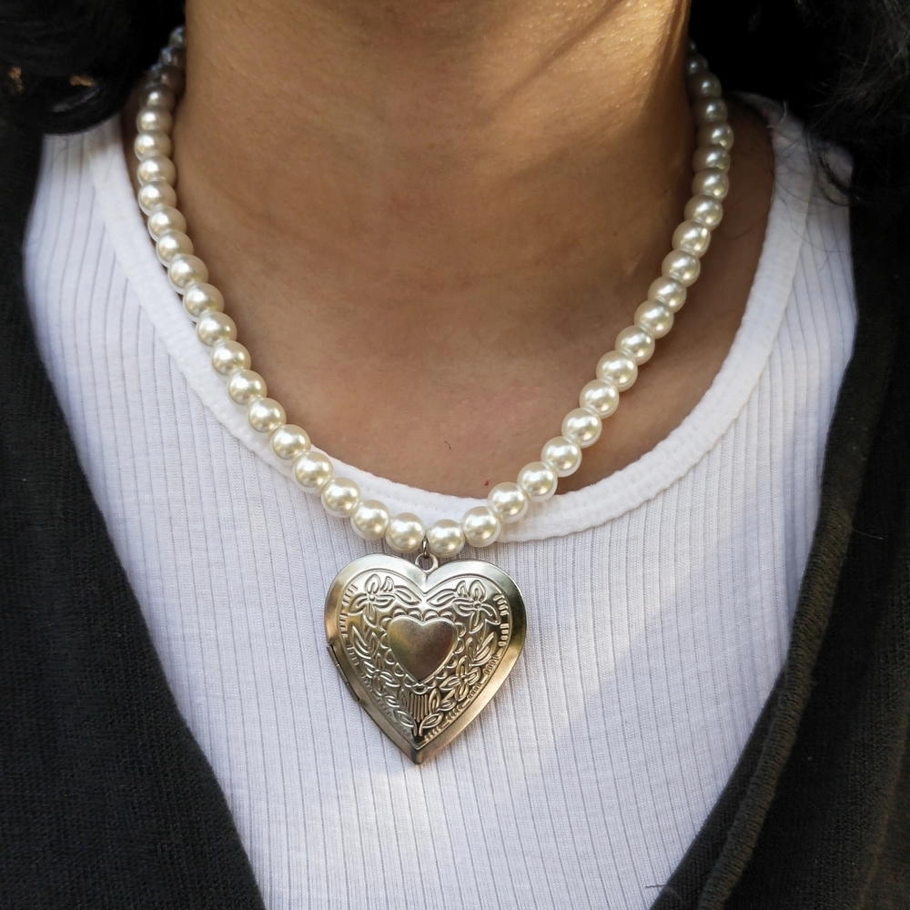 Pearly locket  Preview Image