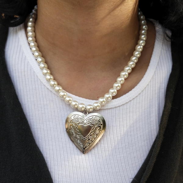 Pearly locket  Image 1 Preview