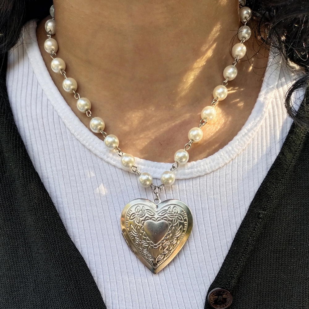 Pearly locket  Preview Image