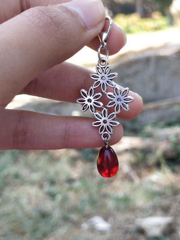 Red charm 1 Image 4 Preview