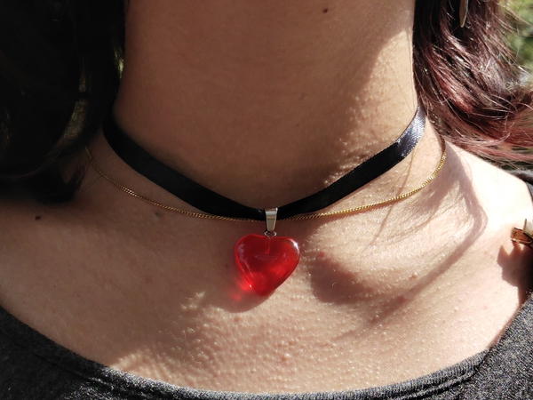Red heart choker Image 2 Preview