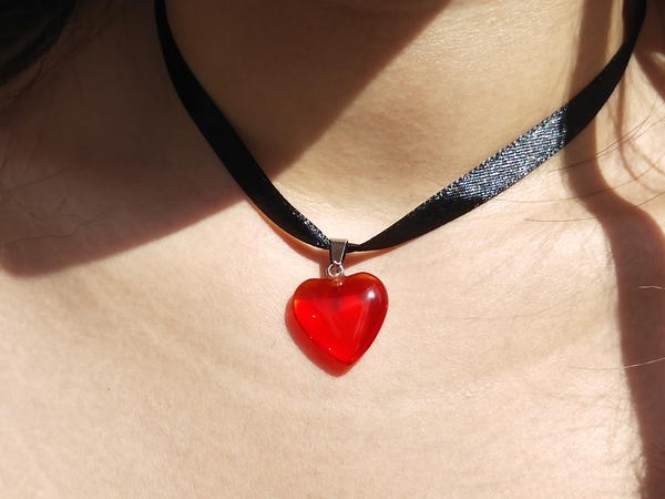 Red heart choker Image 3 Preview