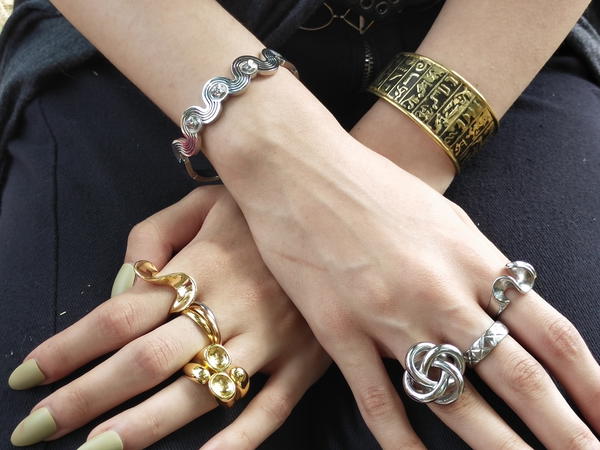 Chunky gold ring Image 6 Preview