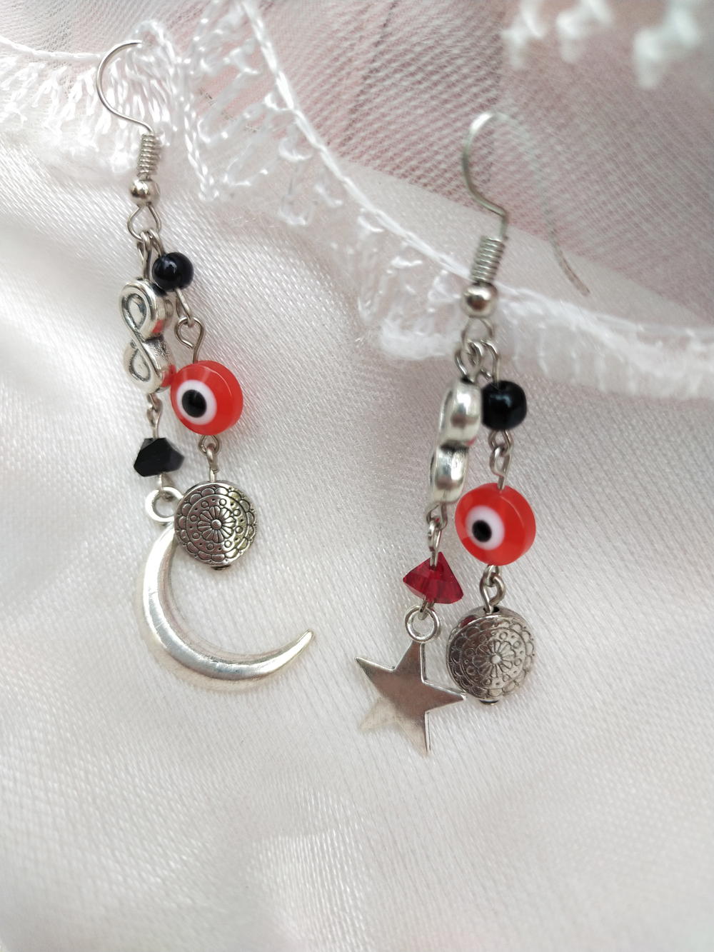Mismatched earrings Preview Image