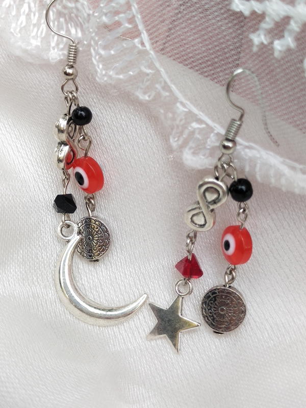 Mismatched earrings Image 4 Preview