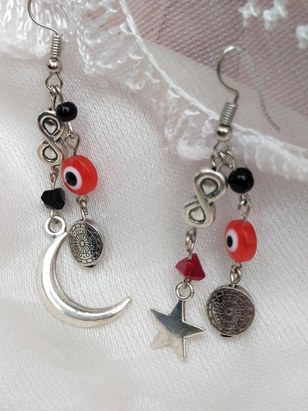 Mismatched earrings Image 5 Preview