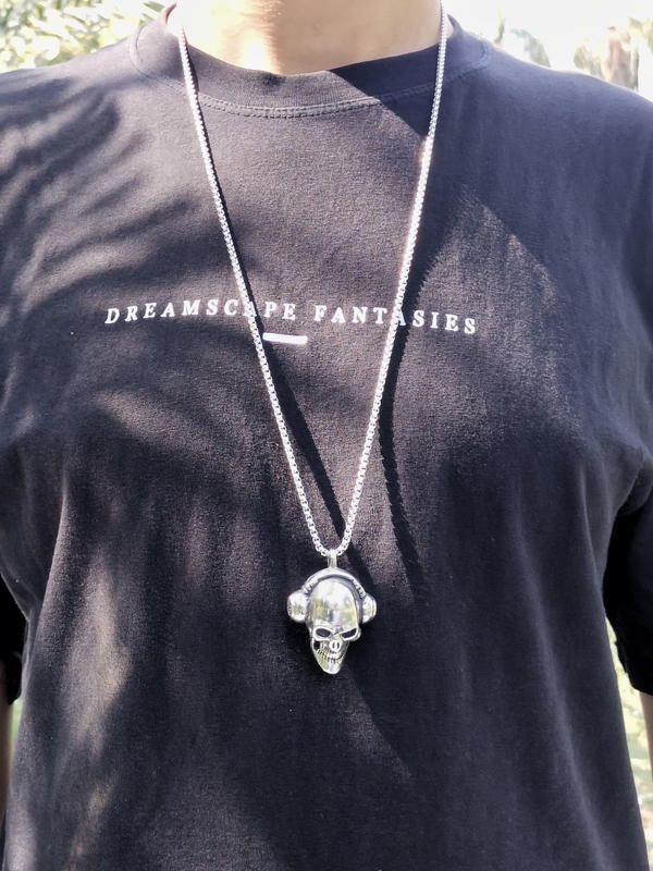 Skull long necklace  Image 1 Preview