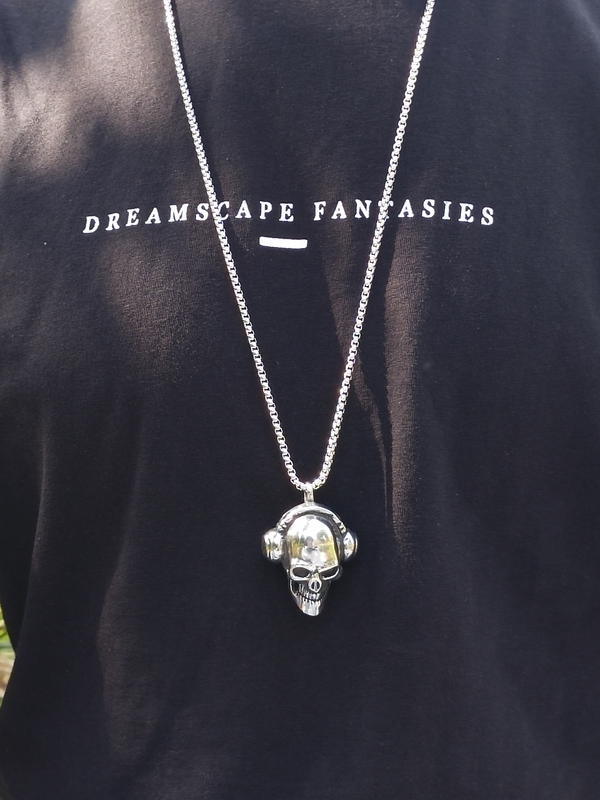Skull long necklace  Image 3 Preview