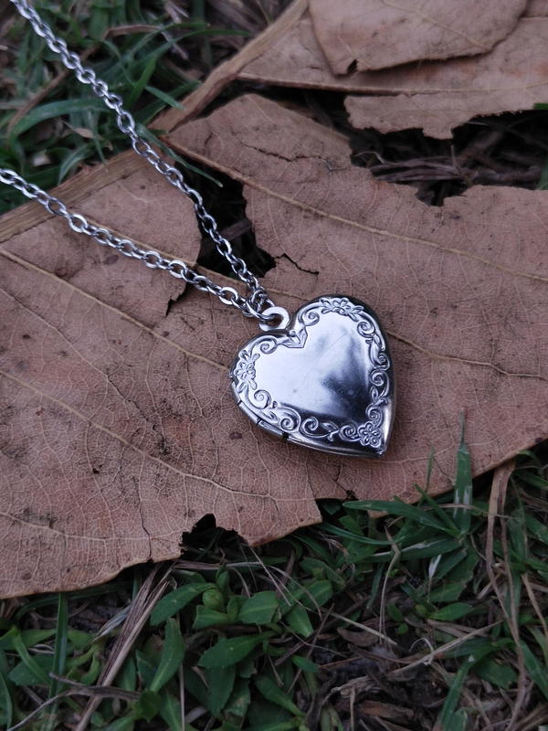 Locket necklace  Image 2 Preview