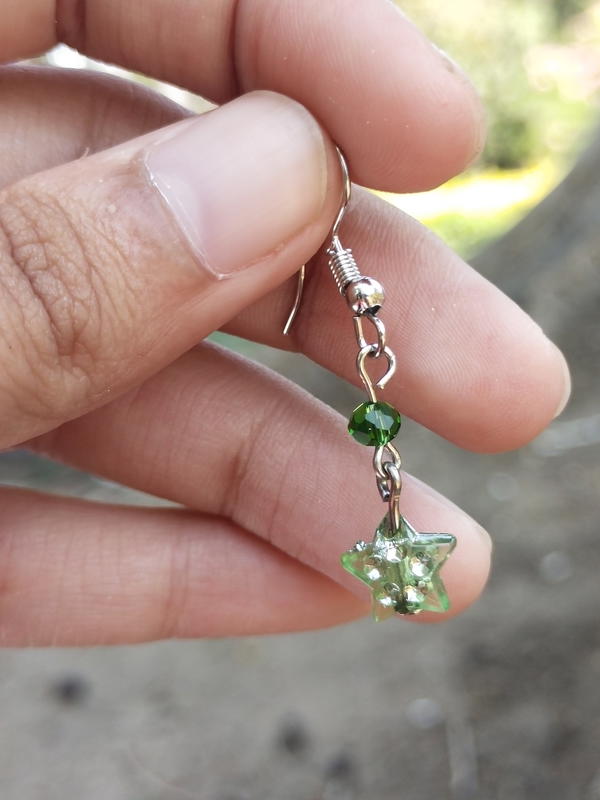 Green star earrings  Image 1 Preview