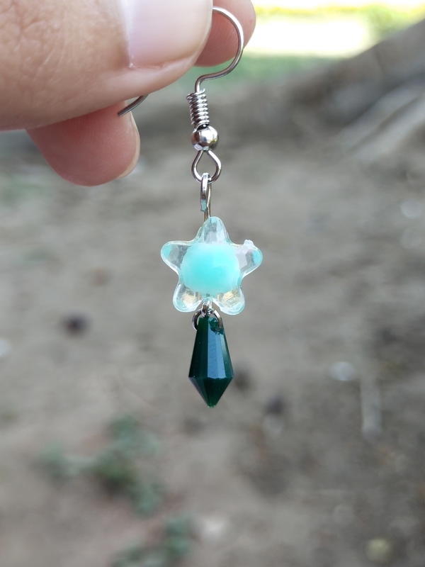 Green star earrings  Image 2 Preview