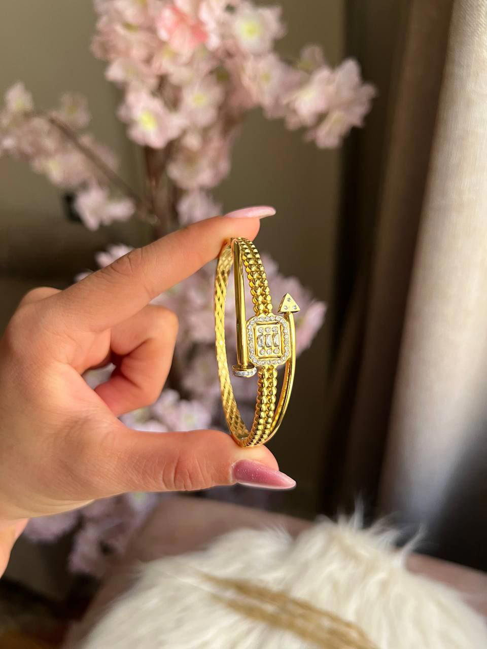 Twisted Glow bracelet Preview Image