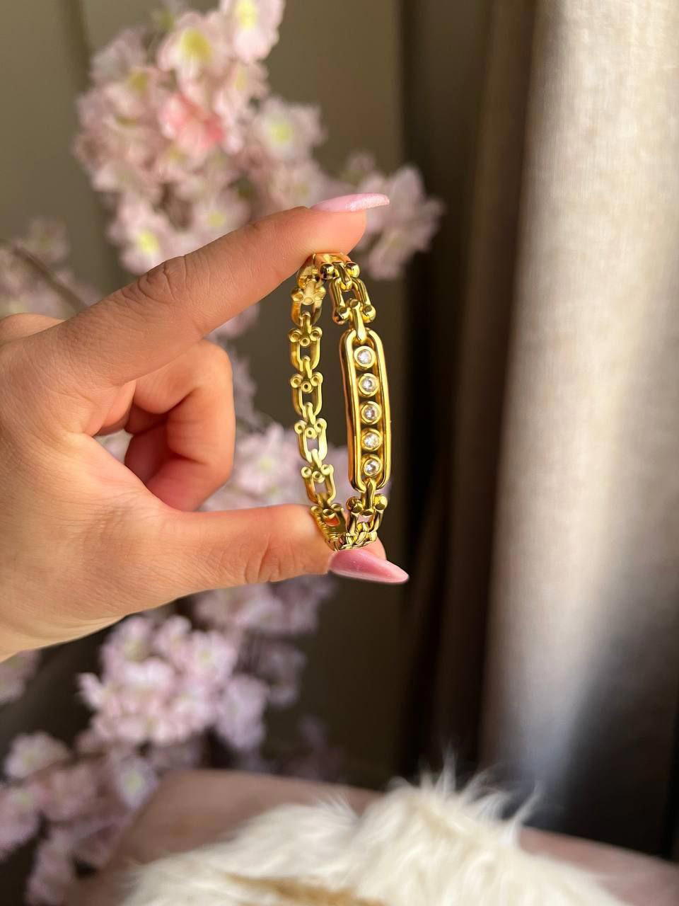 Golden luxe bracelet Preview Image