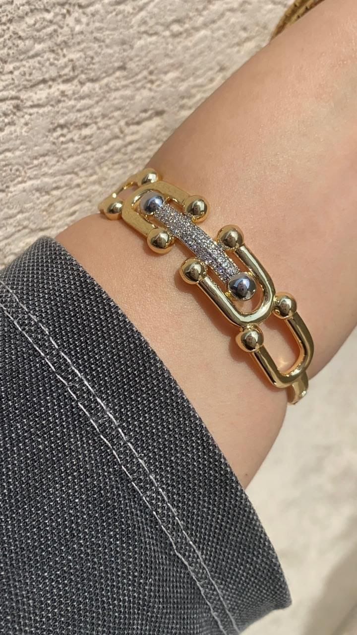 Golden Link Bracelet Preview Image