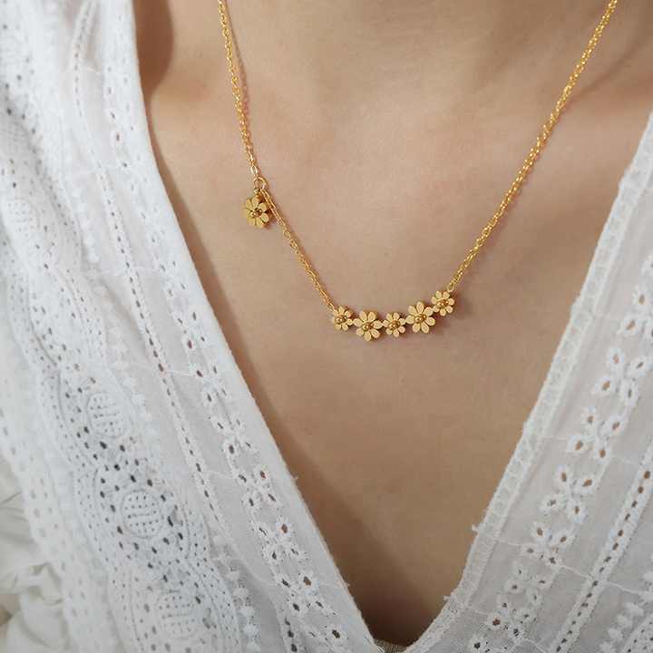 Daisy Bloom Necklace  Preview Image
