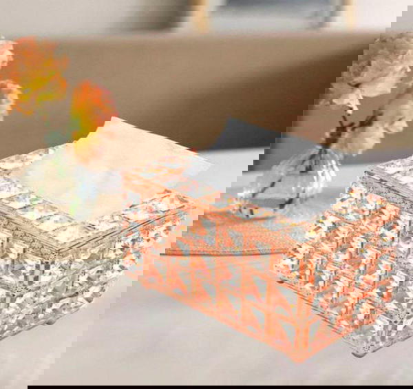 علبة مناديل كريستال Image 3 Preview