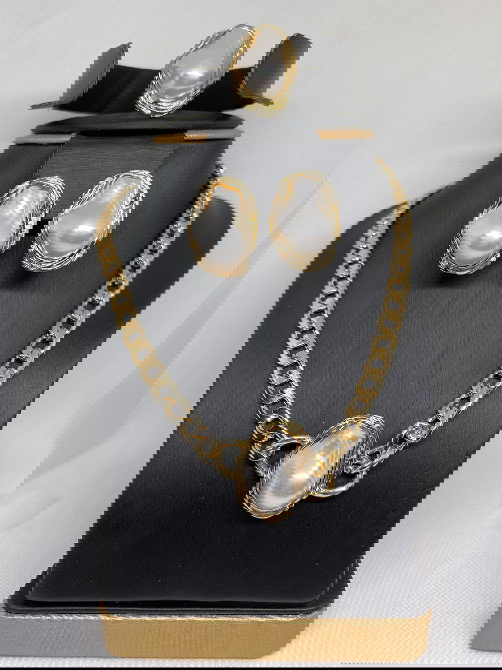 طاقم ذهبي بالؤلؤ Preview Image